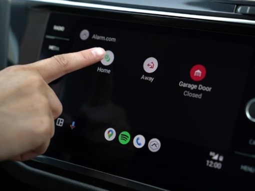 A car screen showing the garage door is closed